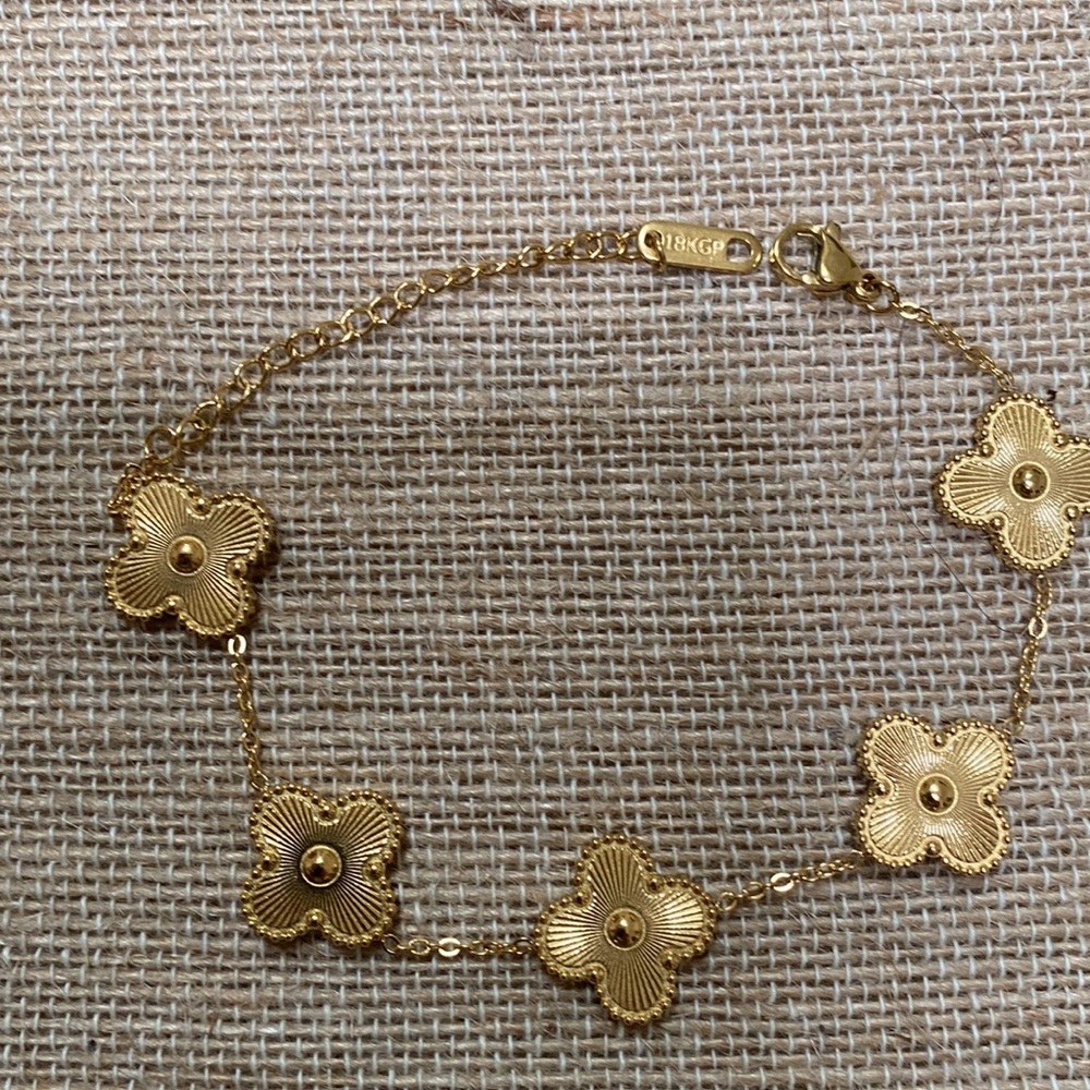 Clover Earrings and Bracelet Set. - Picture 3 of 4